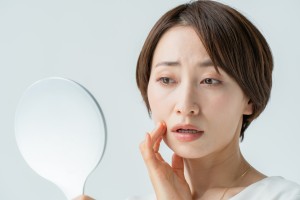 出っ歯の人はほうれい線ができやすい？