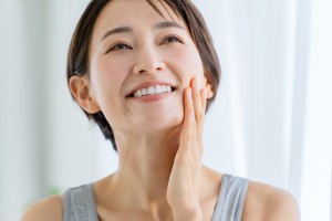 出っ歯の人はほうれい線ができやすい？